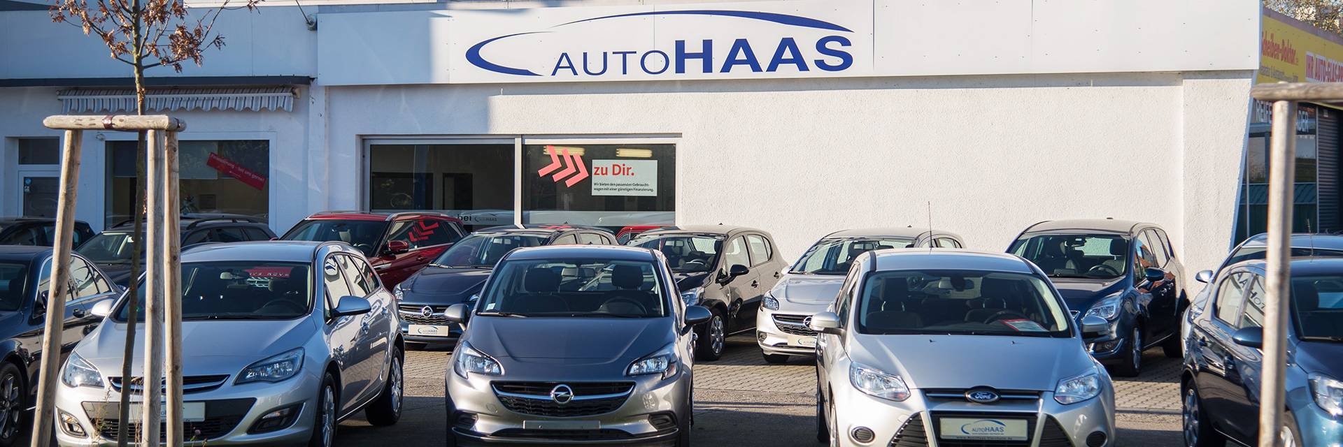 Verkaufsplatz und Gebäude von Auto Haas in der Heidelberger Straße in Viernheim